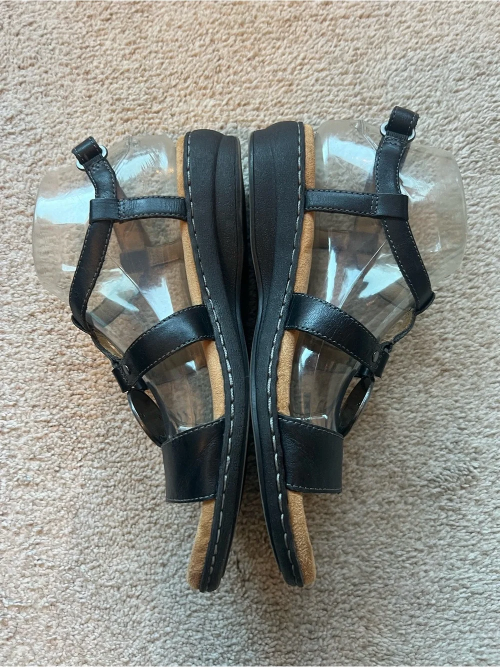 Natural Soul Black Leather T-Strap Women's Sandals 8.5 Silver Medallion - Picture 10 of 14